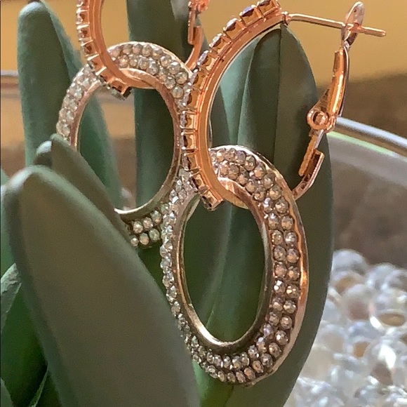 Two piece gold tone crystal earrings - Picture 2 of 4